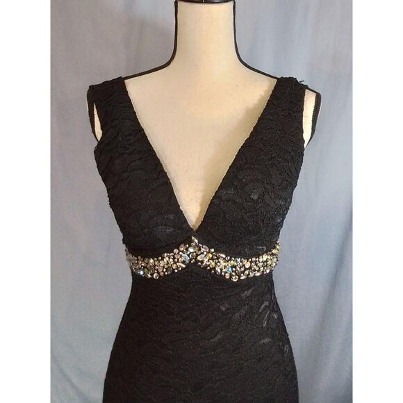 Voltage La Scala Lace Formal Dress - Picture 3 of 8